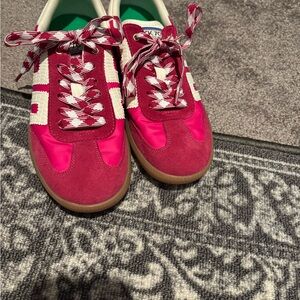 Back 70s Stylish Pink Sneakers for Women in good condition